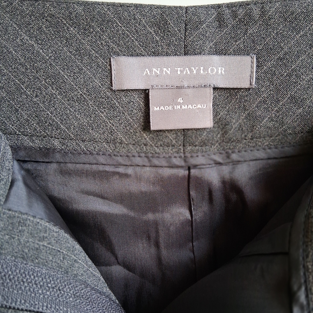 Ann Taylor Straight Leg Pants in Charcoal Gray